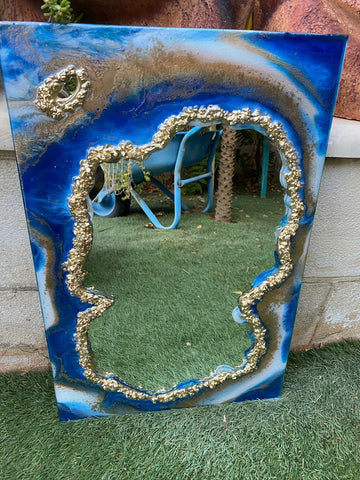 Handcrafted mirror made of resin